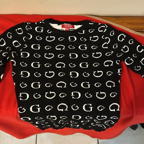 Guess sweater size medium - Picture 2 of 3